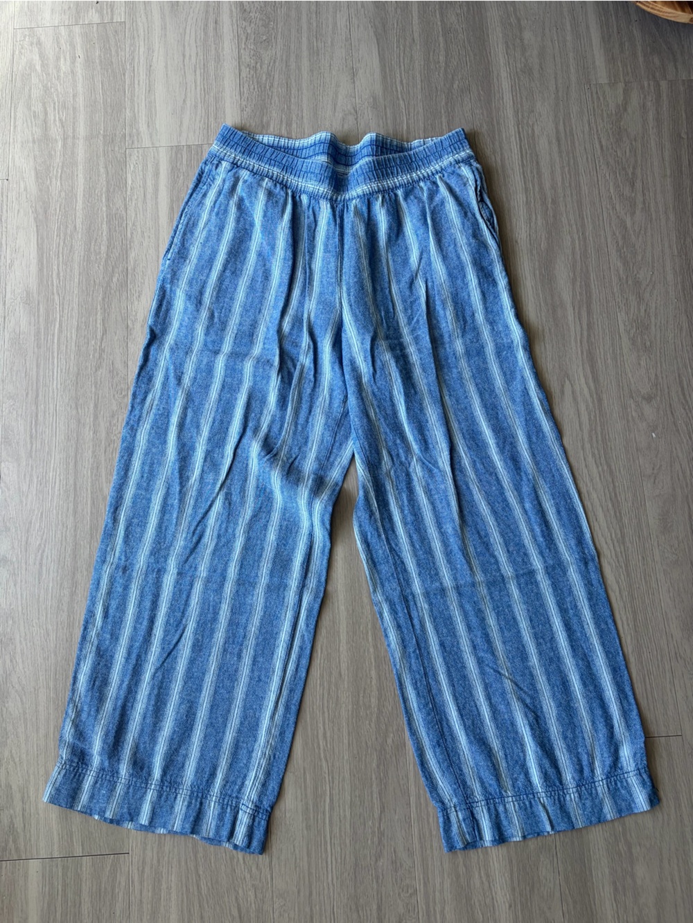 Old Navy Light and Medium Blue Striped Wide-Leg Pants